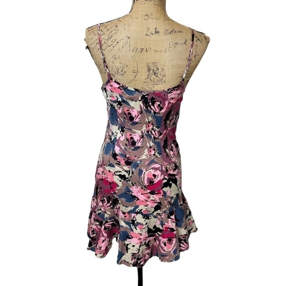 URBAN Outfitters Pink Retro Floral Print Fitted Dress with Ruffled Bottom - Picture 3 of 11